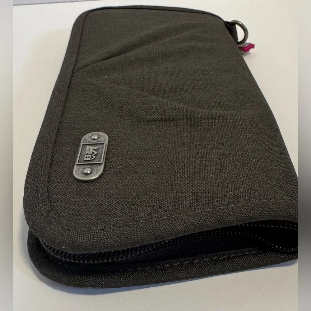 REI zip around wallet